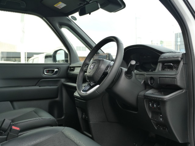 運転席周りの写真です。