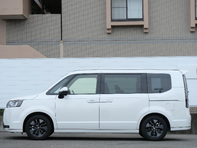 ☆お車でお越しの方☆名神高速　京都南インター第2出口より国道一号線を大阪方面へ5分（2.5Km)、　南西角です。ラウンドワン伏見のはす向かいでU-Selectの白の看板が目印です。