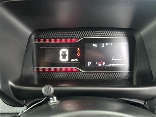 スピードメーターの画像です。店舗にて現車の確認もいただけますので、お電話で在庫のご確認の上是非ご来店くださいませ！！！ワクワクするクルマ選びをご提案します！