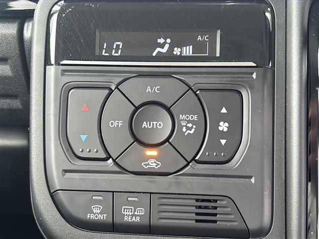 運転席操作部の画像です。店舗にて現車の確認もいただけますので、お電話で在庫のご確認の上是非ご来店くださいませ！！！ワクワクするクルマ選びをご提案します！