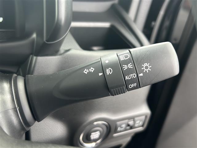 運転席操作部の画像です。店舗にて現車の確認もいただけますので、お電話で在庫のご確認の上是非ご来店くださいませ！！！ワクワクするクルマ選びをご提案します！