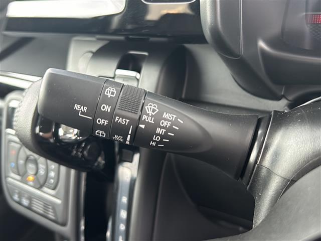 運転席操作部の画像です。店舗にて現車の確認もいただけますので、お電話で在庫のご確認の上是非ご来店くださいませ！！！ワクワクするクルマ選びをご提案します！