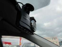 ■　装備4　■　前後ドラレコ：最早。現代の車社会では必需品ではないでしょうか.....！？