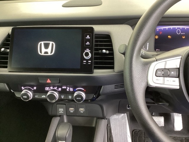 ホンダ純正コネクト対応メモリーナビ搭載ですので、遠距離へのお出かけもお任せください。