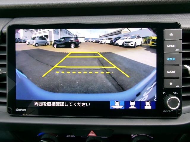 後方確認はバックカメラにお任せ♪後退時に便利で、駐車が楽になります♪