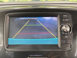 【バックカメラ】駐車時に後方がリアルタイム映像で確認できます。大型商業施設や立体駐車場での駐車時や、夜間のバック時に大活躍！運転スキルに関わらず、今や必須となった装備のひとつです！