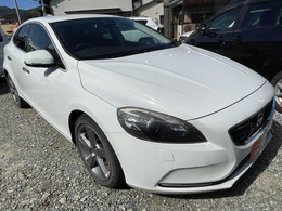 お買い求めやすい価格設定の中古車をメイン展開。自社在庫50台以上を展示。掲載のない車両も第2展示場にご用意しております。