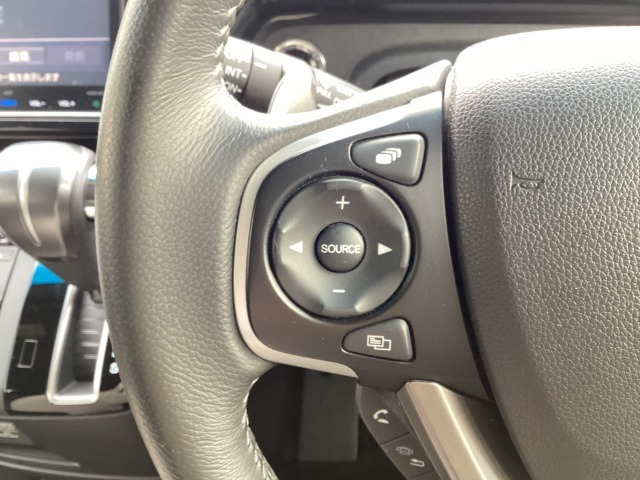 ステアリング左側はオーディオ操作スイッチ。