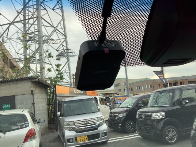 ドライブレコーダー付き、SDカード無し。