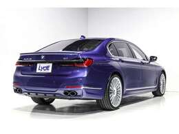 ボディーカラーはアルピナ・ブルーです