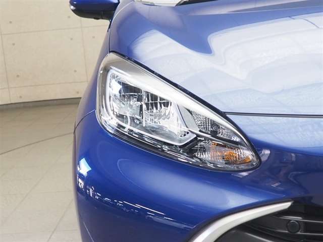 夜間でも明るく照らしてくれるLEDヘッドライトになります！