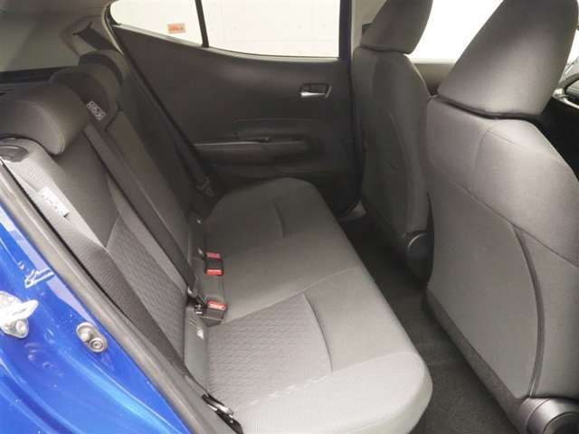 ゆとりある広々とした車内空間は、ドライブを始め買い物やレジャーなど、幅広く活躍します。一人でもみんなとでもお出かけを楽しみましょう！