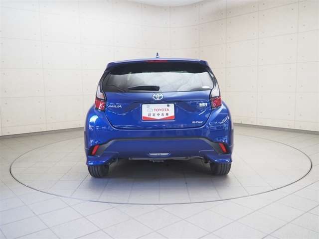 1年間、距離無制限。安心のトヨタロングラン保証がついてきます。全国のトヨタで保証整備が受けられます。また、有料で1年もしくは2年の延長保証もできます。