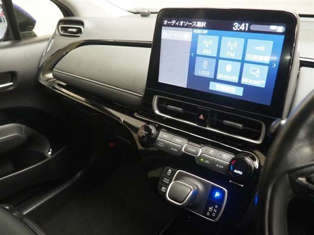 インパネ周りも中央にスイッチ類が集中しているので操作性良好です！
