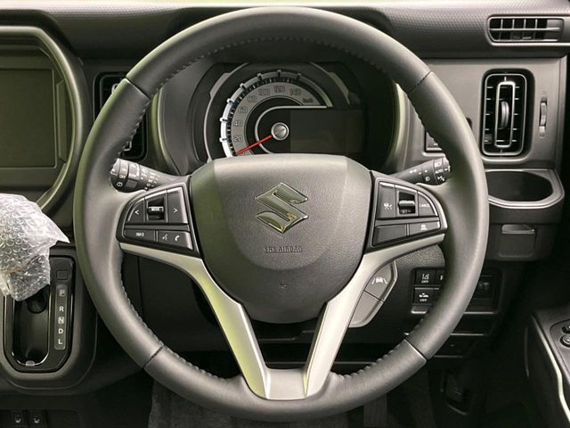 【純正革巻きステアリング】上質な革を使用することで、手にしっかり馴染みとても運転しやすいハンドルです♪