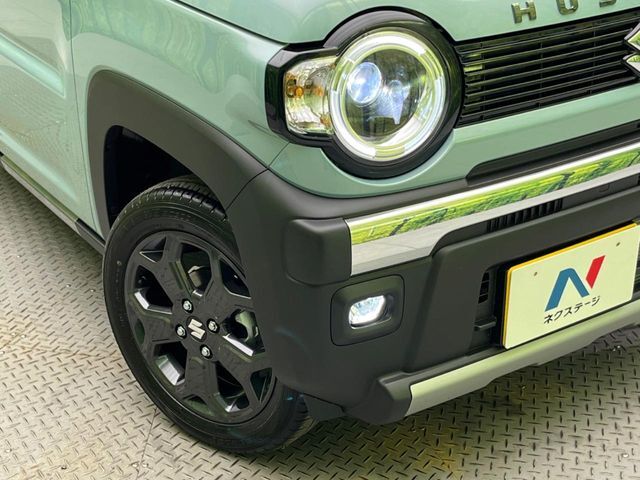 【LEDヘッドライト】悪天候や夜間走行時も良好な視界を確保し安心して運転できる高輝度LEDヘッドライトを装備！点灯速度が早く、消費電力も抑えられています。