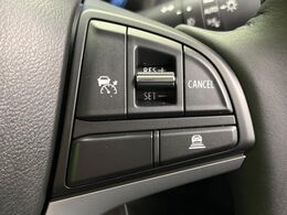 【アダプティブクルーズコントロール】高速道路での長距離走行が楽に！！自動で速度を保つクルーズコントロールが、衝突軽減システムと連携し、前方の車両を感知して車間を保つように速度調節してくれます！！