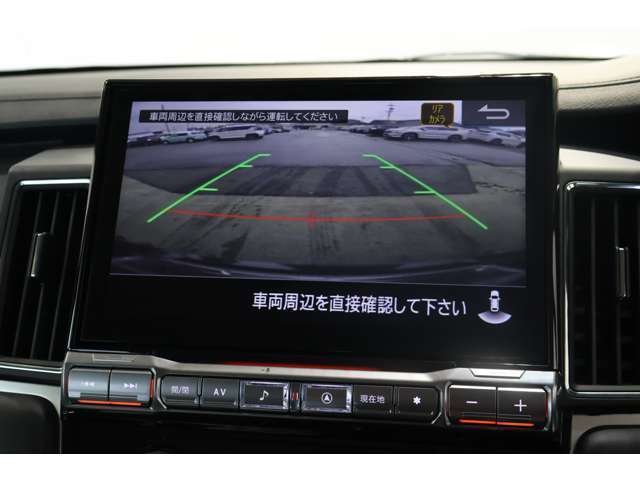 ナビに連動のバックカメラを装備☆後方視界は良好で車庫入れをしっかりサポートします！