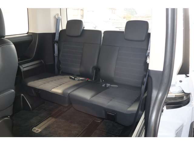 サードシートにもゆとりの空間を提供！みんなで楽しいドライブを♪