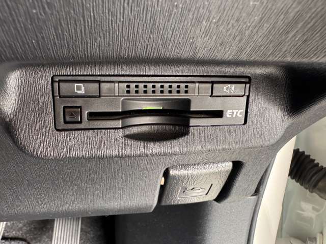 【ETC】今では必需品のETCも付いております。高速道路での出入りもスムーズ。渋滞緩和にもなりエコにも繋がります。