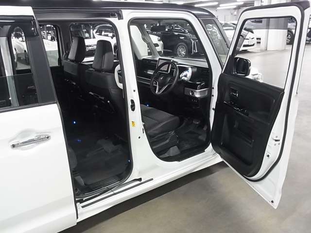 展示されるお車は、仕入担当者、商品管理センター、販売担当者等の入念なチェックを受け、基準をクリアした物件のみです。