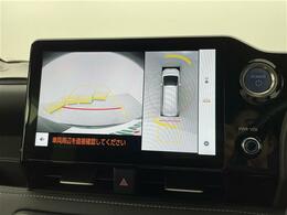 【パノラミックビューモニター】クルマを真上から見下ろした視点で駐車をサポートします！クルマの斜め後ろや真横など、いち早く障害物に気が付くことができます。