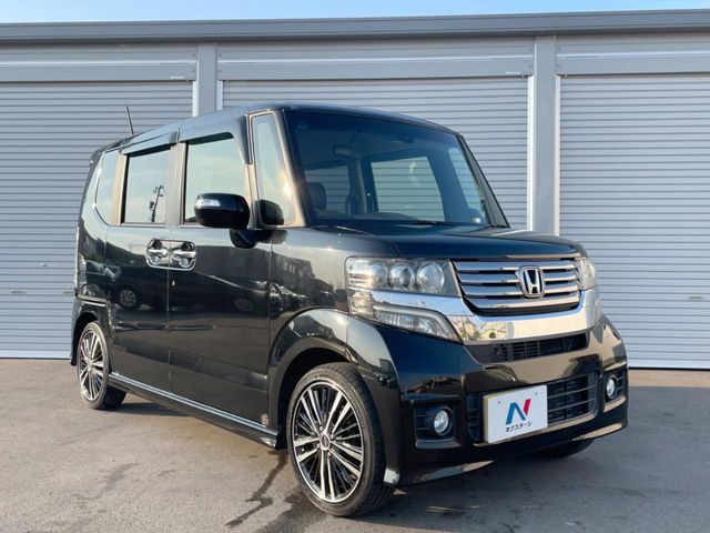 大好評のボディコーティング「弾スプラッシュコート」もご納車までに施工可能。通常のガラスコートと異なる、耐久年数6年の無機質ガラスコーティングが、ボディをキレイな状態に保ってくれます。