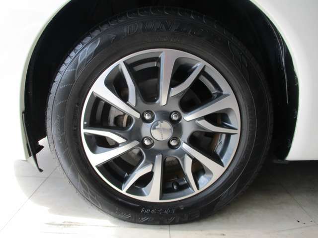 AUTECH純正15インチアルミホイール。タイヤサイズは185/65R15です。【FR3521-5、FL3421-5、RR3521-5、RL3521-5】