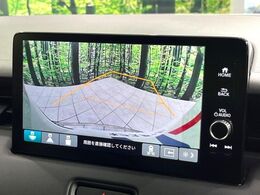 【バックカメラ】駐車時に後方がリアルタイム映像で確認できます。大型商業施設や立体駐車場での駐車時や、夜間のバック時に大活躍！運転スキルに関わらず、今や必須となった装備のひとつです！