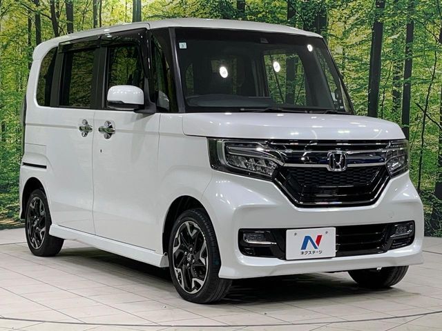 高透明度のガラス皮膜で撥水はもちろん、上質なツヤ・光沢を実現。紫外線や酸性雨から大切な愛車を保護し、色あせ・劣化を防止。「弾スプラッシュコート」、「弾プリミッサコート」からお選びいただけます。