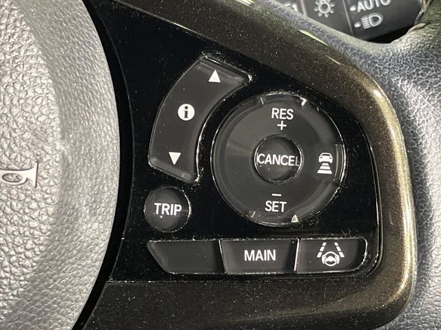 【アダプティブクルーズコントロール】高速道路での長距離走行が楽に！！自動で速度を保つクルーズコントロールが、衝突軽減システムと連携し、前方の車両を感知して車間を保つように速度調節してくれます！！
