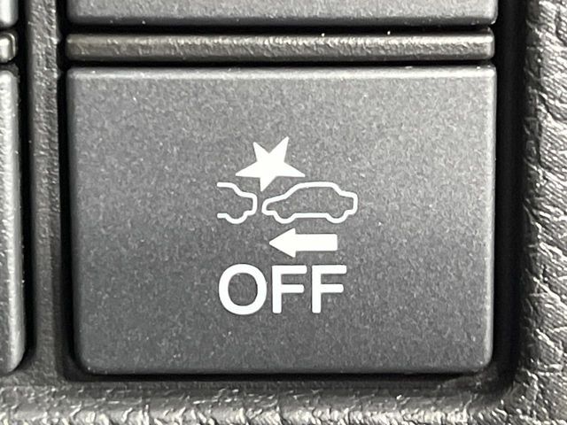 【ホンダセンシング】走行中に前方の車両等を認識し、衝突しそうな時は警報とブレーキで衝突回避と被害軽減をアシスト。より安全にドライブをお楽しみいただけます。