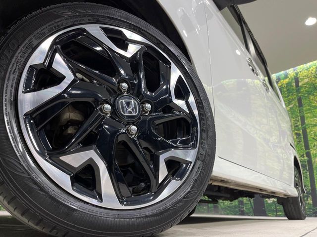 【純正15インチアルミホイール】外観にマッチした純正アルミホイールを装着しております。各種社外アルミホイールや、スタッドレスタイヤも取扱いしております。是非ご相談ください♪