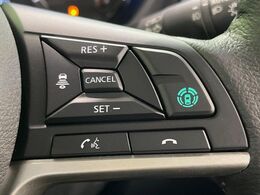 【レーダークルーズコントロール】高速道路での長距離走行が楽に！！自動で速度を保つクルーズコントロールが、衝突軽減システムと連携し、前方の車両を感知して車間を保つように速度調節してくれます！！