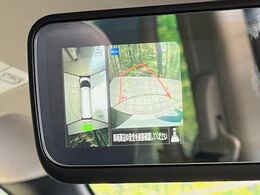 【マルチアラウンドモニター】専用のカメラにより、上から見下ろしたような視点で360度クルマの周囲を確認することができます☆縦列駐車や幅寄せ時に活躍してくれます♪