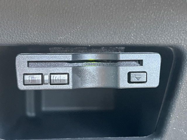 【ETC】高速道路の料金所をストレスなく通過！話題のスポットやサービスエリアに多い「スマートIC」利用時は必須のアイテムです。当店でセットアップを実施、ご納車当日からすぐにご利用いただけます！