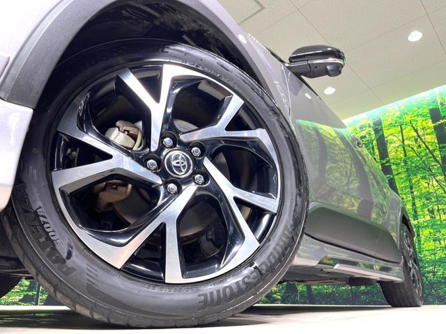 【純正18インチアルミホイール】外観にマッチした純正アルミホイールを装着しております。各種社外アルミホイールや、スタッドレスタイヤも取扱いしております。是非ご相談ください♪