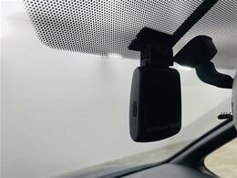 【バックミラー】大きくて見やすいので、後方を見るときも安心です！