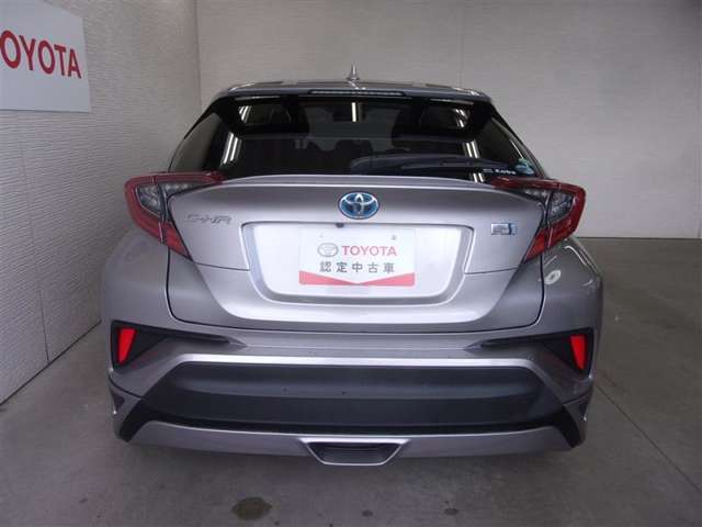 バックカメラが付いているので後方確認が非常にしやすいです。今や運転初心者も熟練者も必須装備！
