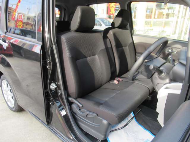 もちろん車内はきれいです☆中古車と違って使用感が全くないのは魅力の一つだと思います。