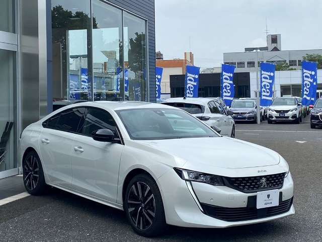 専門のサービススタッフに専用テスター。ご納車前の点検整備から、アフターサービスまで、お任せ下さい。