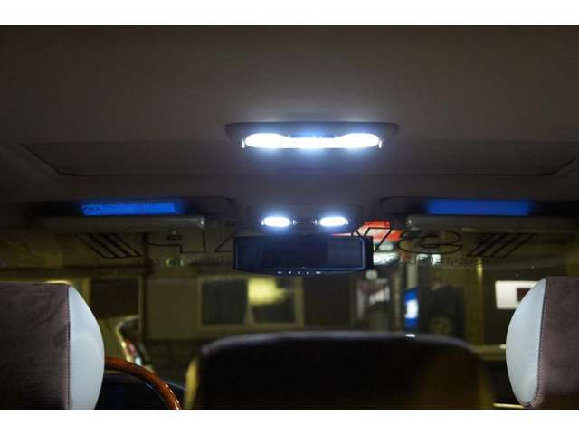 実車への取り付け。明るく綺麗なホワイト光です。