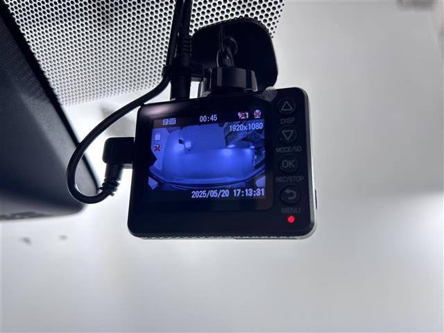 【ドライブレコーダー】映像・音声などの運転中の記録を残します。事故などを起こした起こされた時の証拠になりえますので、もしも時でも安心ですね。
