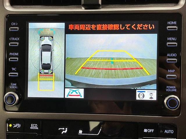 【全周囲モニター】 クルマを上空から見下ろしているかのように、直感的に周囲の状況を把握できます。