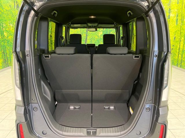 普段のお買い物や通勤、送迎等に十分な荷室スペースを確保しております。セカンドシートを倒すと、大きな荷物の積載も可能です♪