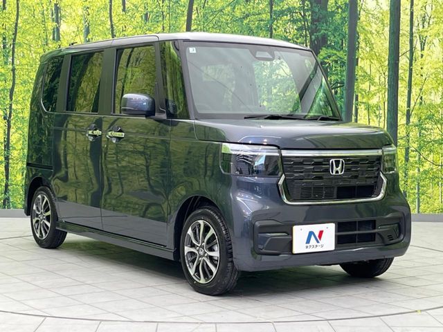 大好評のボディコーティング「弾スプラッシュコート」もご納車までに施工可能。通常のガラスコートと異なる、耐久年数6年の無機質ガラスコーティングが、ボディをキレイな状態に保ってくれます。