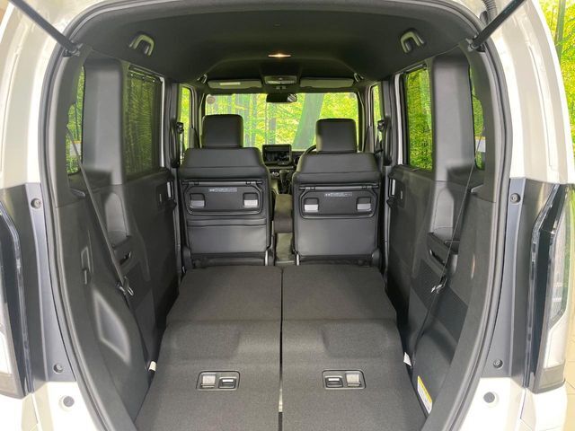 普段のお買い物や通勤、送迎等に十分な荷室スペースを確保しております。セカンドシートを倒すと、大きな荷物の積載も可能です♪