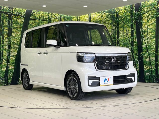 大好評のボディコーティング「弾スプラッシュコート」もご納車までに施工可能。通常のガラスコートと異なる、耐久年数6年の無機質ガラスコーティングが、ボディをキレイな状態に保ってくれます。