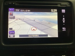 ナビゲーションはフルセグTV対応の純正メモリーナビを搭載しています。Bluetoothオーディオ機能がありますので、スマートフォンなどの音楽も再生できます。