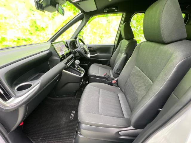 WECARSでは各商談席に大型モニターをご用意しております！見やすい大画面でゆったりと全国の在庫をご覧いただけます！是非ご来店お待ちしております！